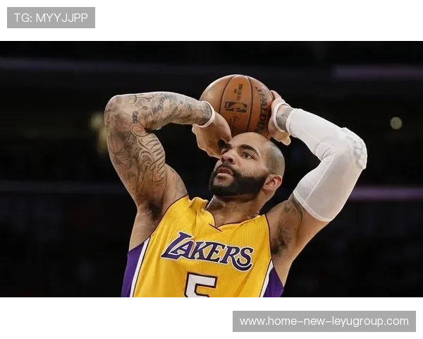 NBA球星投篮姿势离谱却全进，全场笑疯